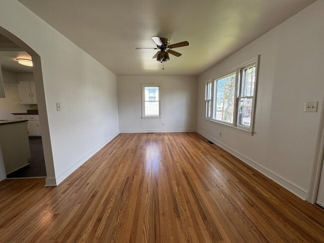 Photo - 404 Grubert Ave