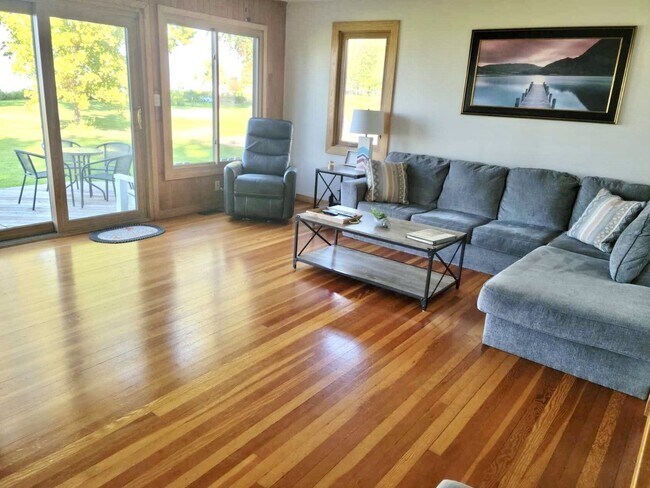 665 Shackelton Point Rd