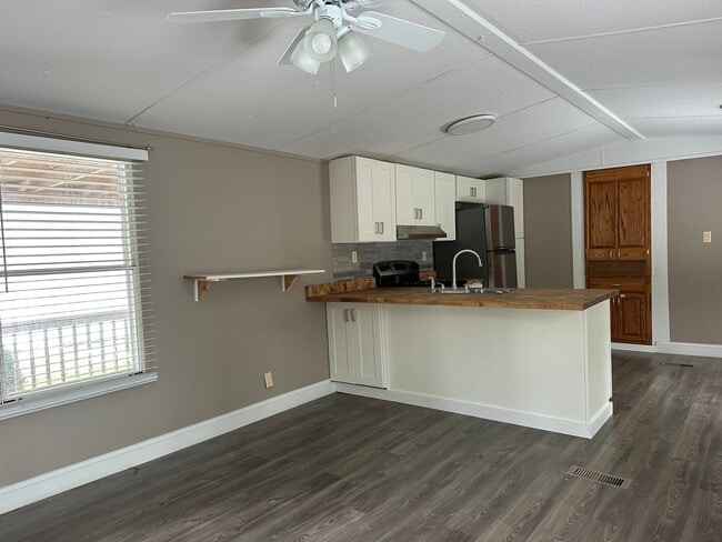 Photo - 833 Lovell Rd