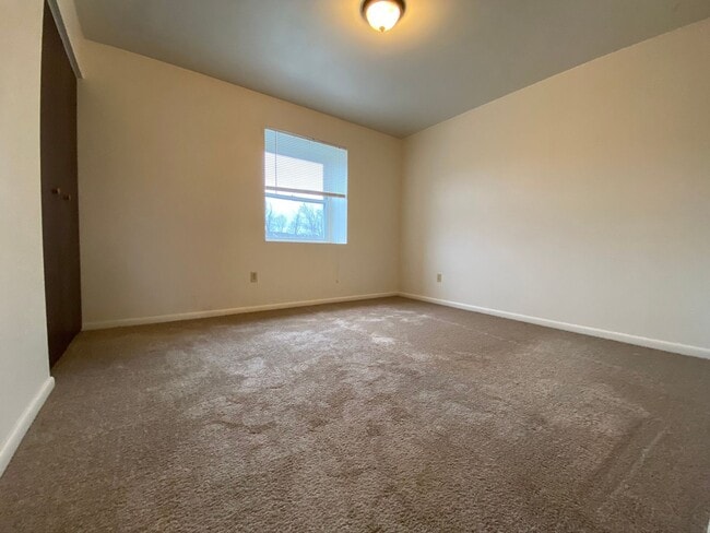 Photo - Lovely Hemlock Square 2BR Townhouse with Great Natural Light and Central Air!! Call Today!