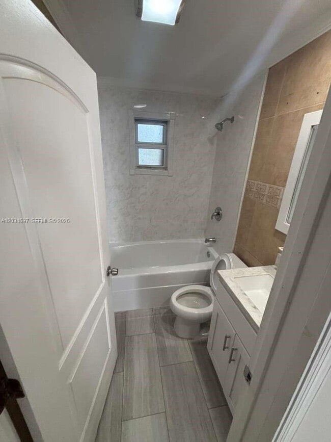 Photo - 5606 Farragut St