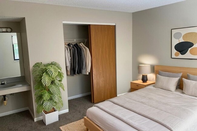 2bed one bath - Harbour Cove Apartments