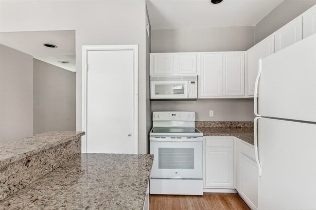 Photo - 2002 N Fitzhugh Ave Unit 2