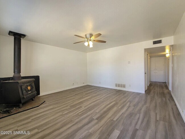 Photo - 606 Maple St