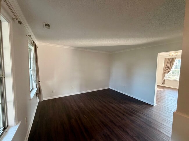 Photo - 848 Daimler Dr