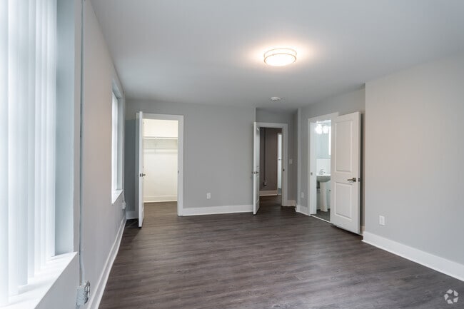 2BR, 2BA - 1,300SF