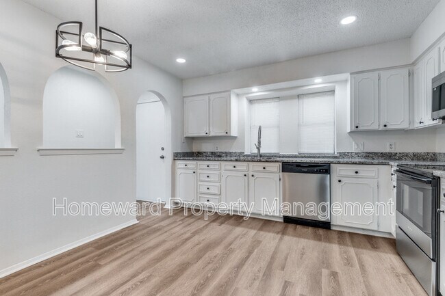 Photo - 2308 W Oakdale Rd