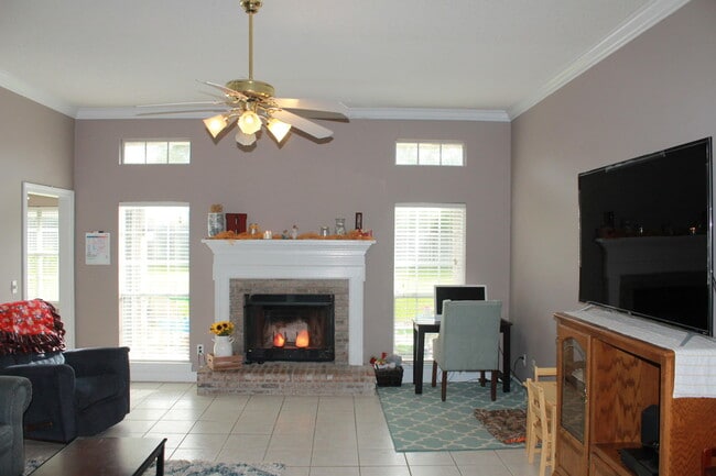 Photo - 63 Norwich Cir