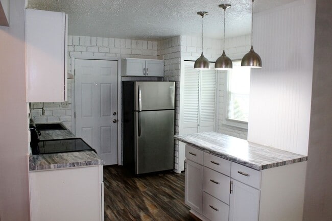 Photo - Cute 1 BR Bungalow in the Heart of Brownsburg!
