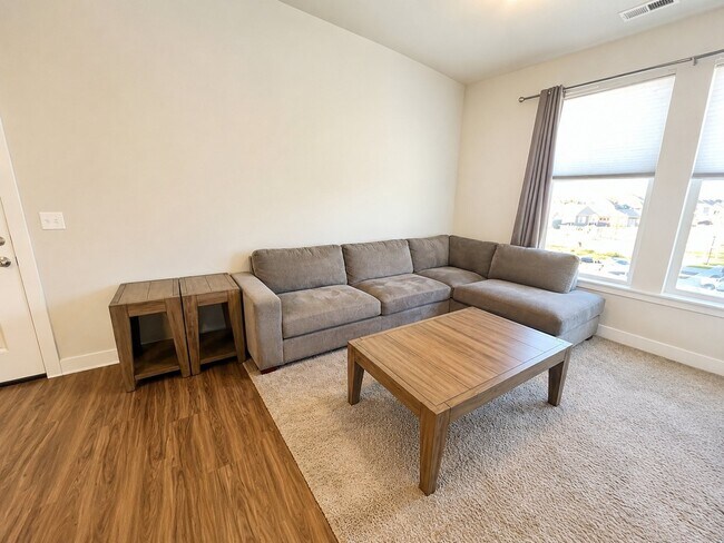 Photo - 1806 W Newcastle Ln Unit B304