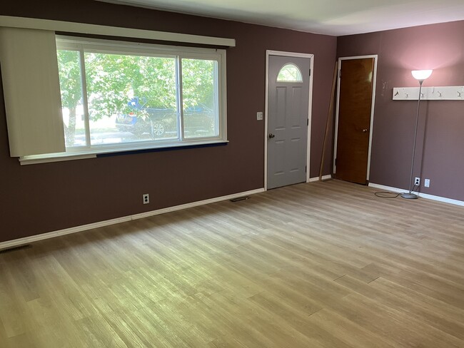 Photo - 513 E Main St