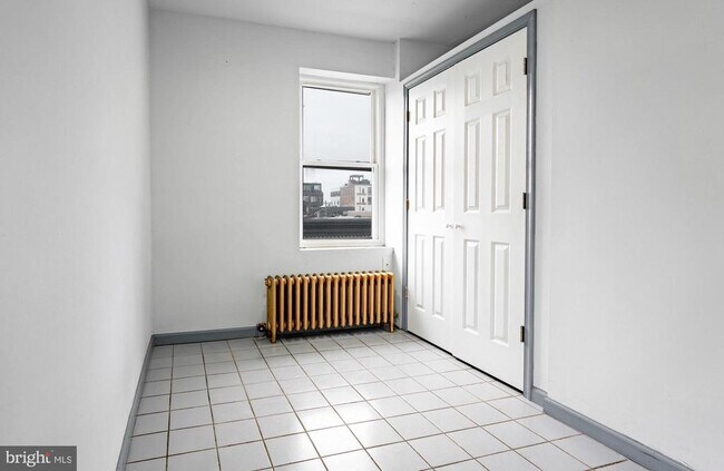 Photo - 1327 Snyder Ave Unidad 2F