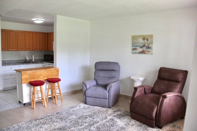 Building Photo - 175 Canterbury H Unit 175