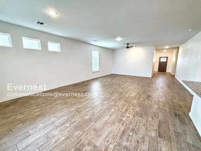 Photo - 2119 Hornbeam St