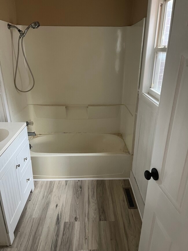 Photo - 604 E Oak St