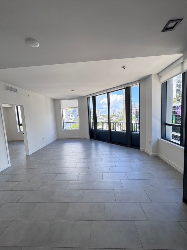 CORNER LIVING ROOM