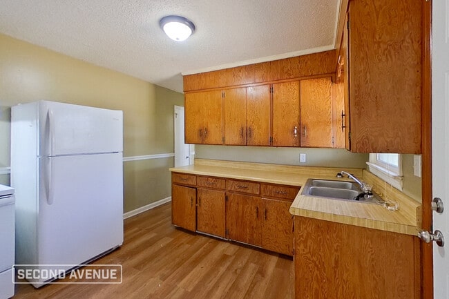 Photo - 2328 3rd St NE