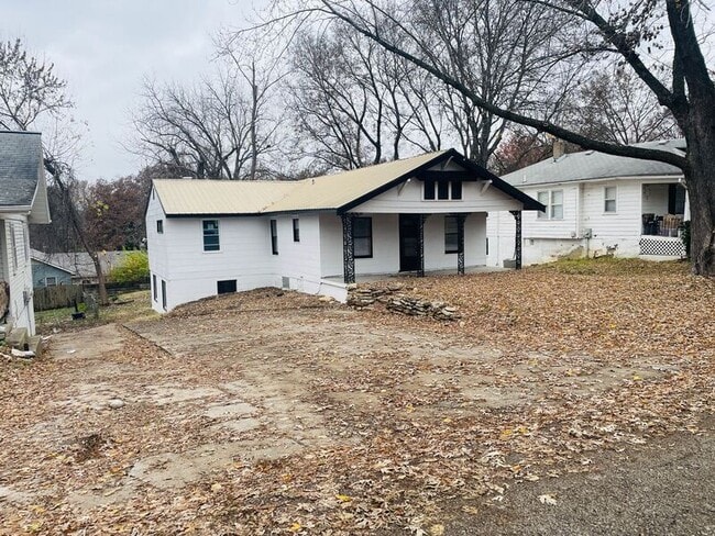 Photo - 902 S Cedar Ave