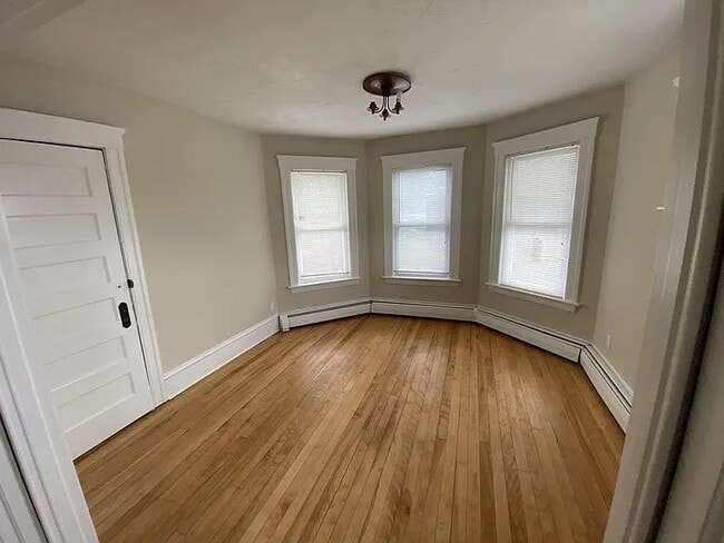 Building Photo - 181 Belmont St Rental