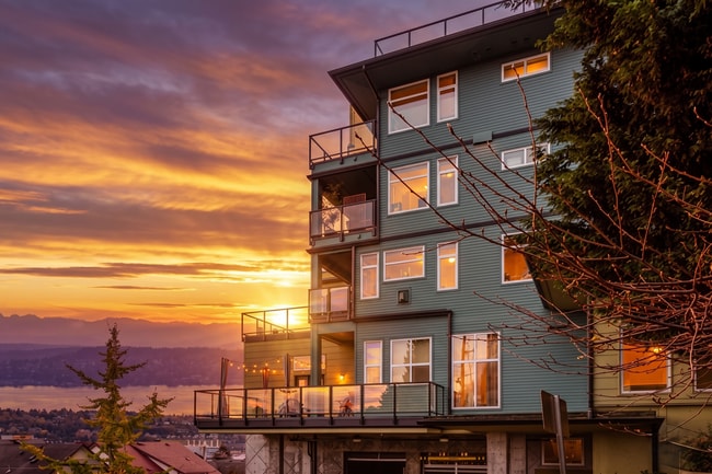 Building Photo - East Queen Anne Seattle 2 Bedroom Apartment for Rent | Lake Union Views, Rooftop Deck, Garage Par...
