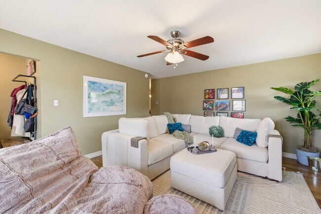 Photo - Beautiful 4 Bedroom/3 Bathroom Home in University Hills Area!