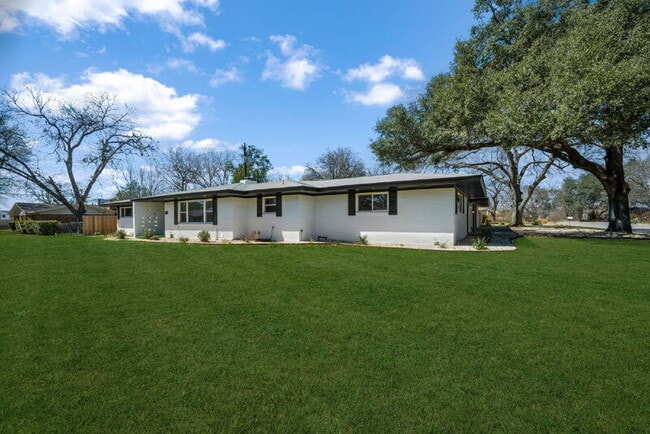 Photo - 192 Oriole Dr