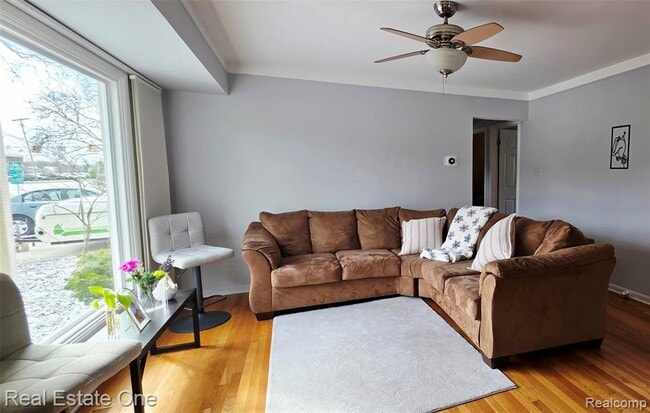 Photo - 4217 Crooks Rd