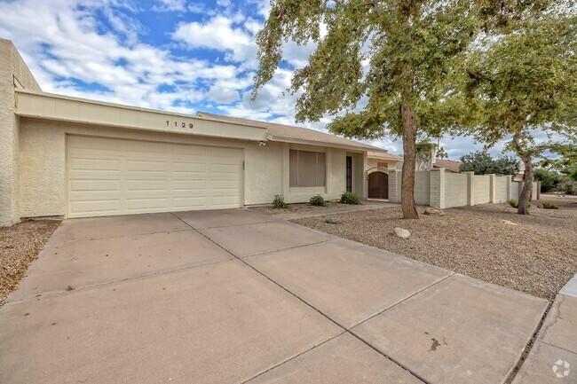 Building Photo - Lovely  South Scottsdale Charmer! Rental