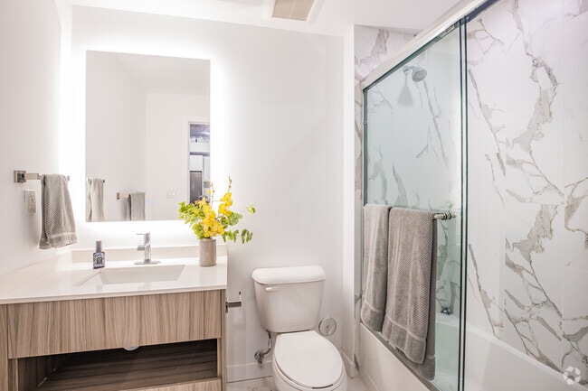 2BR, 2BA - 972SF