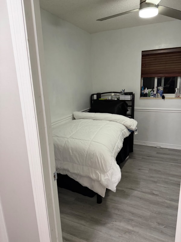 Photo - 5140 NE 3rd Ave