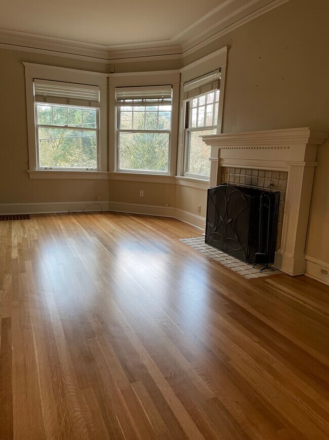 Photo - 1860 SW High St