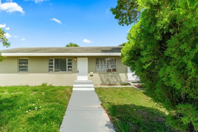 Photo - 815 Dundas Ct Townhome