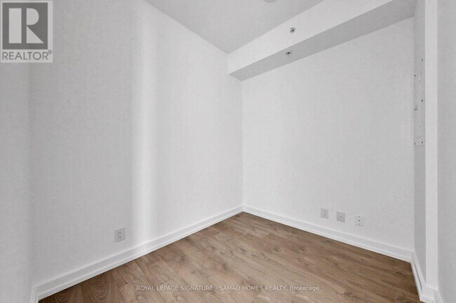 Photo - 75 James St S Unit 2313