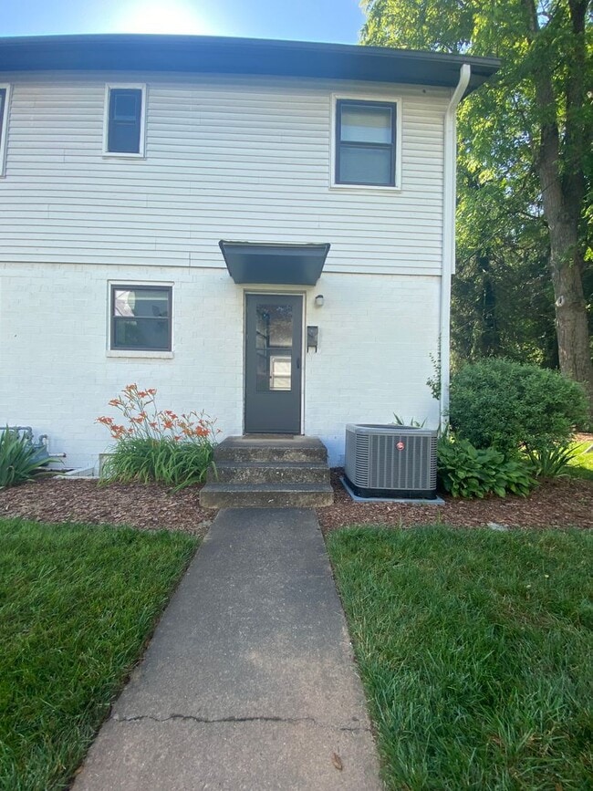 Super Convenient Biltmore Condo, 2 Bedroom... - Super Convenient Biltmore Condo, 2 Bedroom...