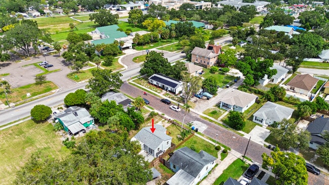 Photo - 1815-1812 12th St S