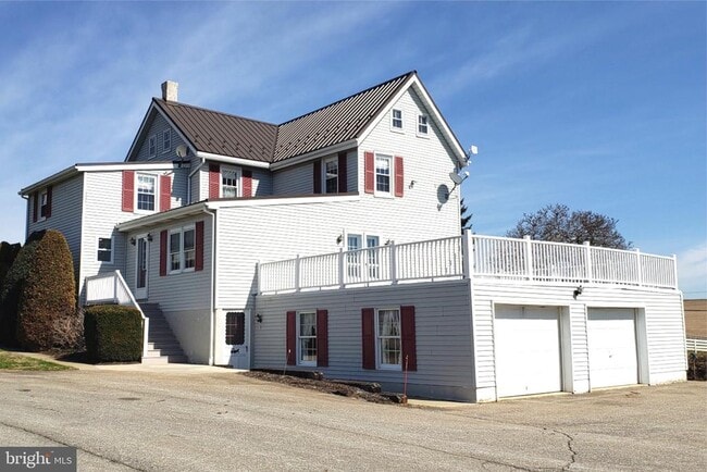 Photo - 172 Street Rd