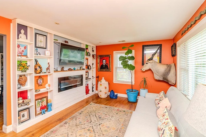 This charming 3-bedroom, 1-bathroom home - This charming 3-bedroom, 1-bathroom home