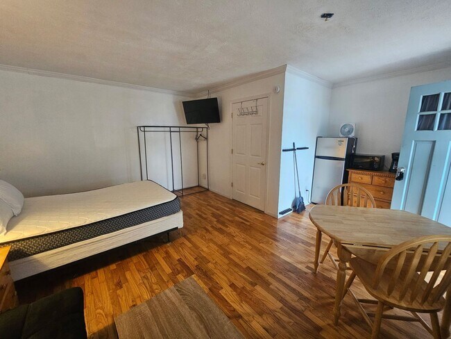 Photo - All Inclusive Furnished Studio Apartment Unit 6