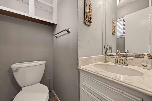 Photo - 3204 Farmers Field