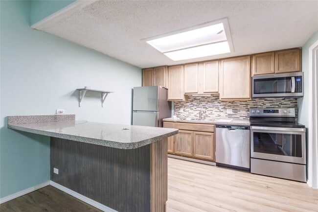 Building Photo - 456 7th Pl Unit 456
