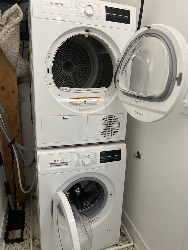 Photo - 2635 Livingston St Unit 2