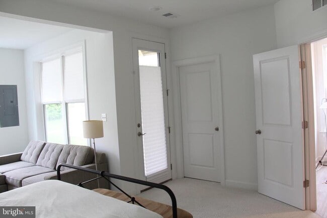 Photo - 4975 Longmire Wy