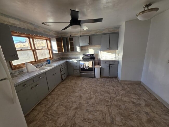 Photo - 1620 Hanaford Ave