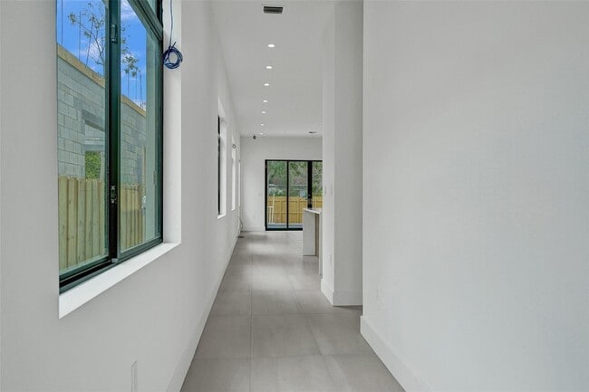 Photo - 606 SW 7th Ave