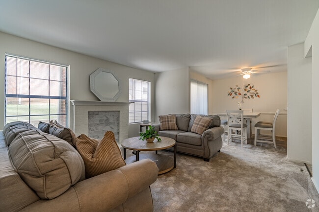 1BR, 1BA - 700SF - Living Room - Landings At Winchester