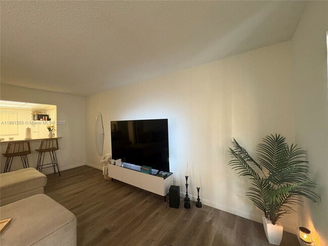 Building Photo - 17901 NW 68th Ave Unit Q205 Rental