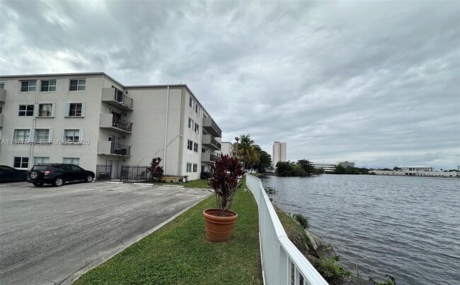 Building Photo - 5501 NW 7th St Unit E305