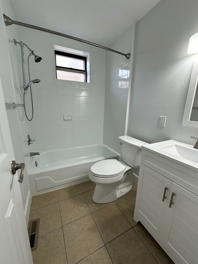 Photo - 2333 Catharine St Unit 2
