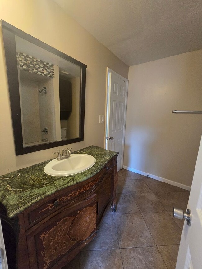 Photo - 609 N Palm Dr