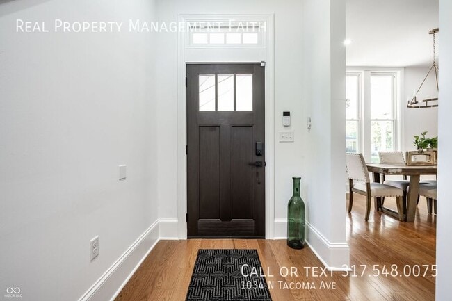 Photo - 1034 N Tacoma Ave